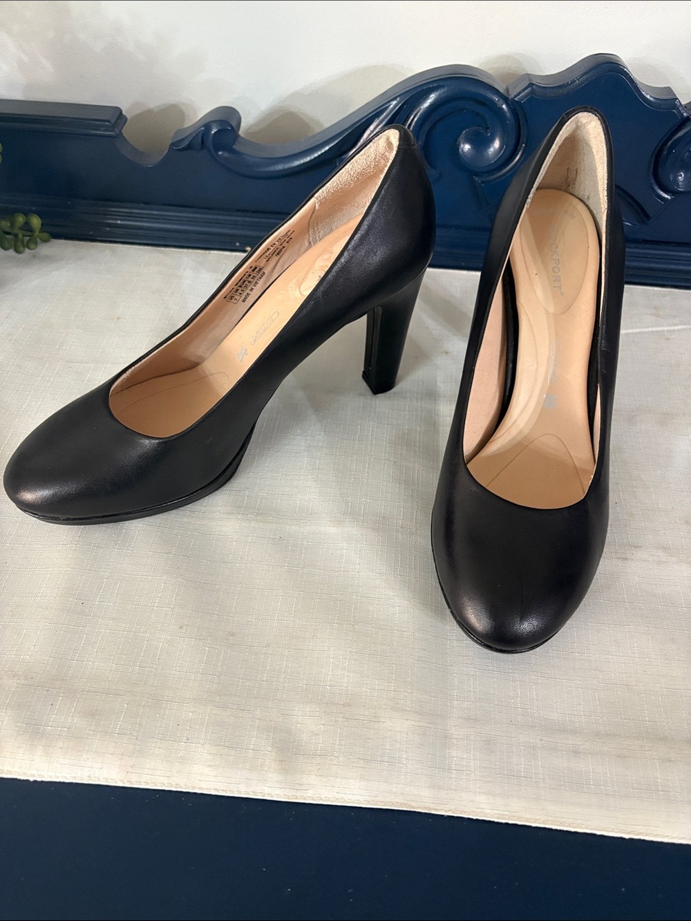 Black classic Rockport Platform Pumps NWOB SIZE 7